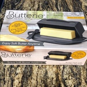 Butterie Flip-Top Butter Dish with Spreader BUTTERIE
